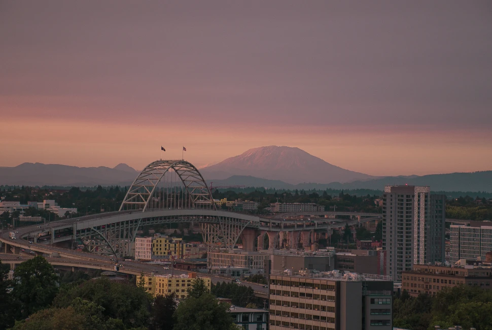 Exploring Portland, OR: An Introduction to the City's Unique Vibe and Weather